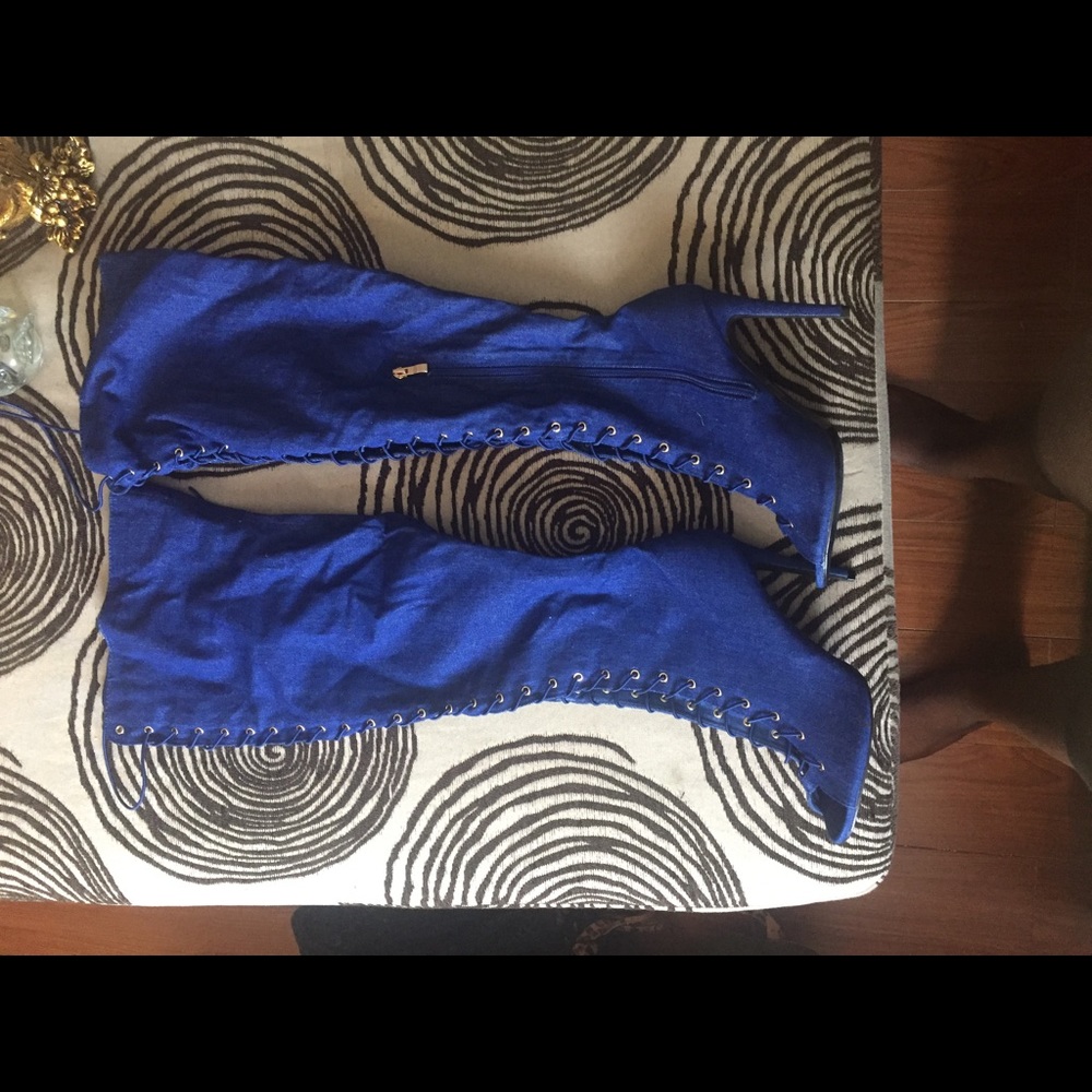 Size 9 knee high shoes